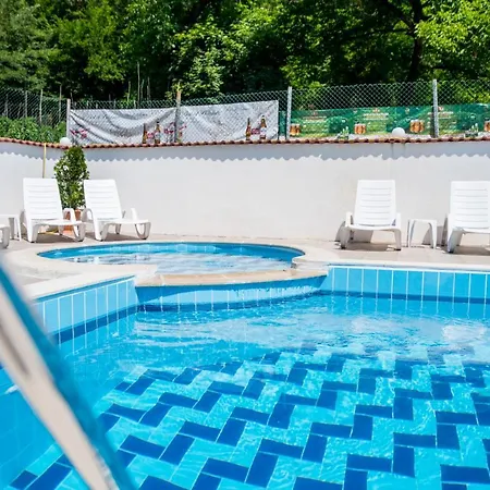 семеен свети георги Hotel Elena