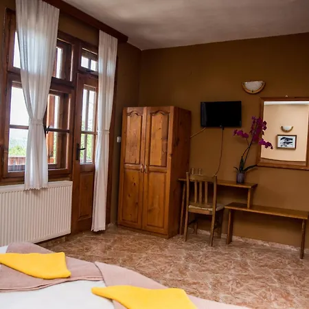 Hotel семеен свети георги 2*