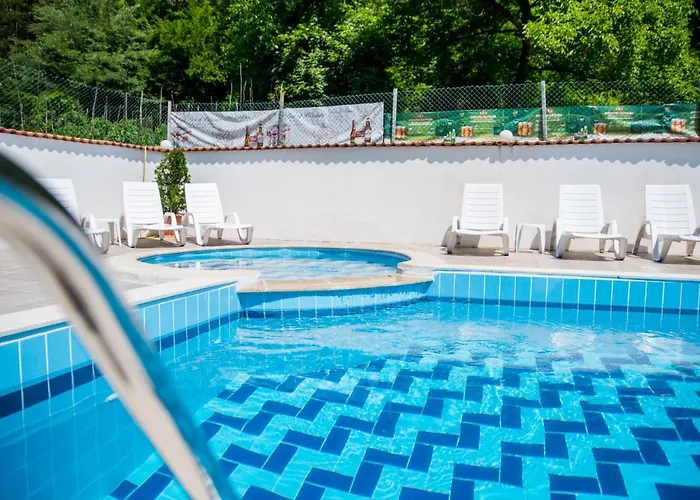 семеен свети георги מלון אלנה